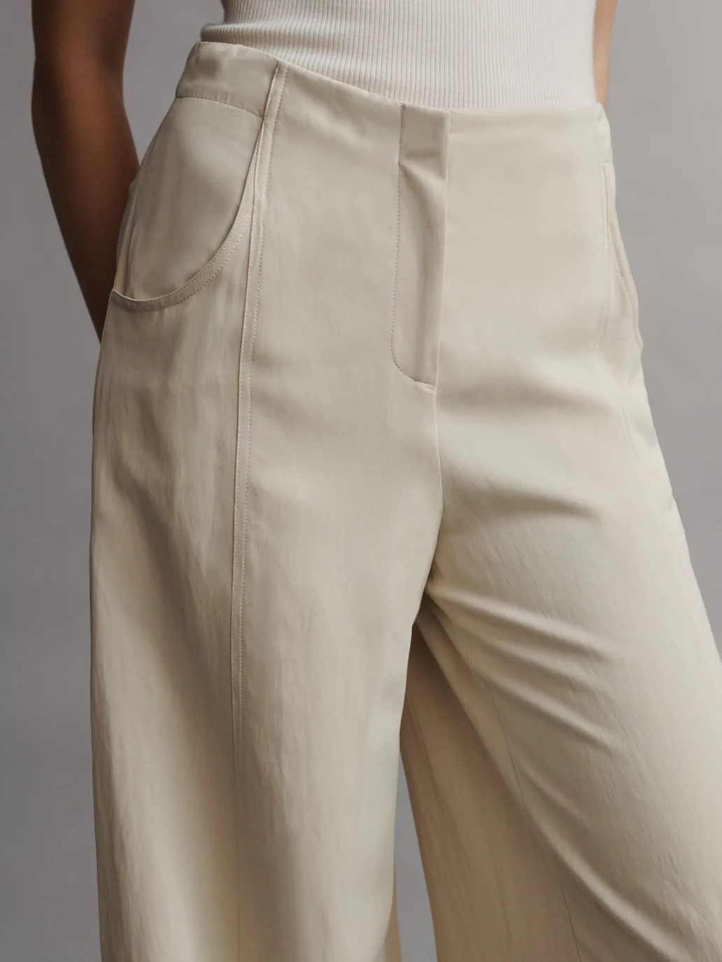 French Butter Demie Pant in Coated Viscose Linen