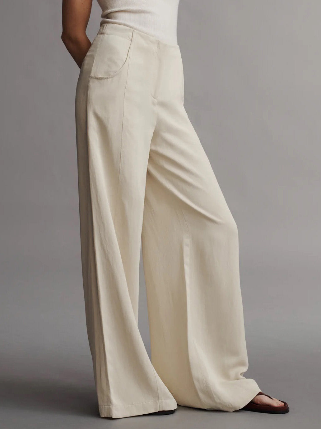 French Butter Demie Pant in Coated Viscose Linen