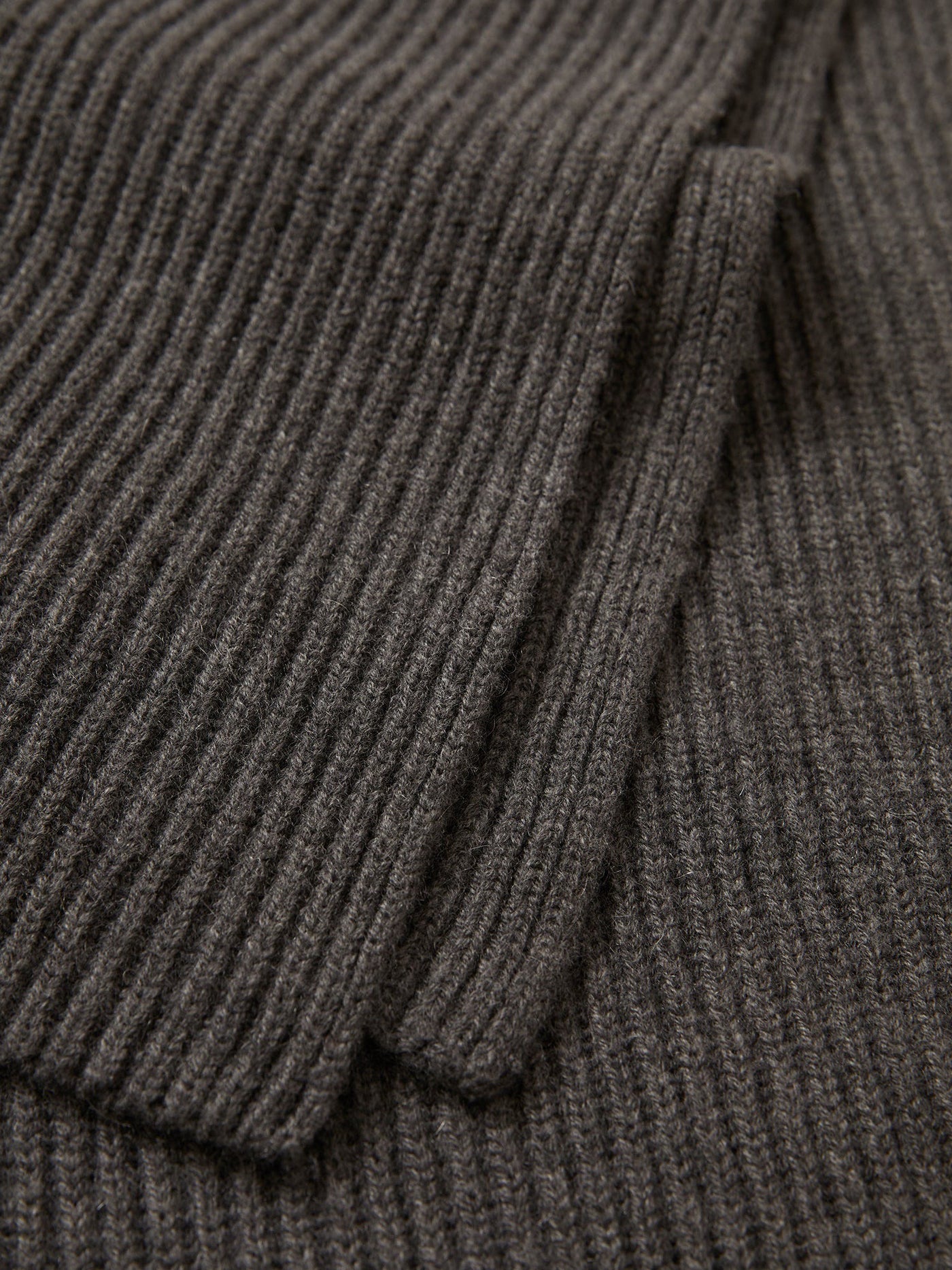 Light Cardigan Stitch Scarf in Smoke